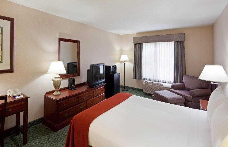 Keene Elm City Hotel, Ascend Hotel Collection Room photo