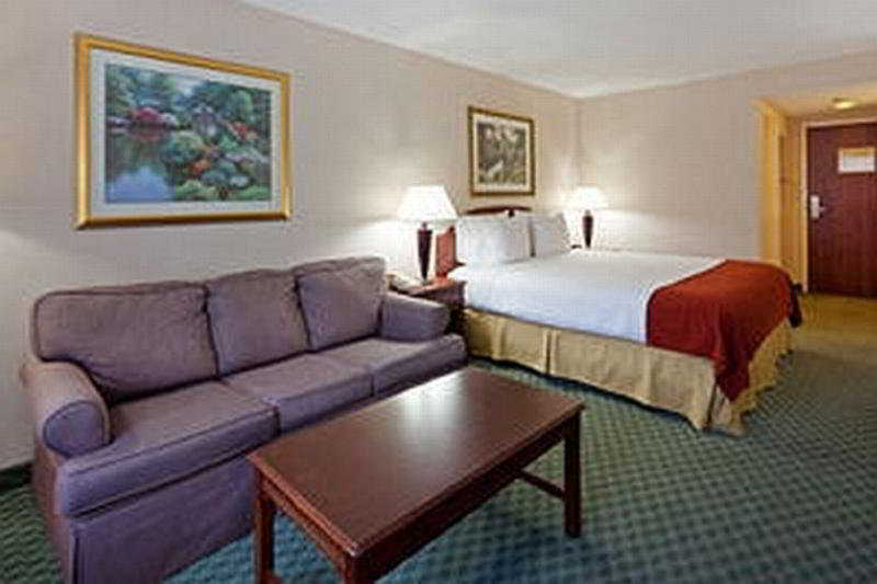 Keene Elm City Hotel, Ascend Hotel Collection Room photo